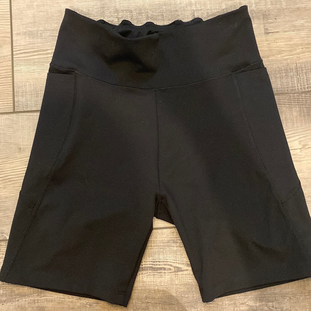 Uniqlo (Store @ Disney Springs) Girls Biker Shorts